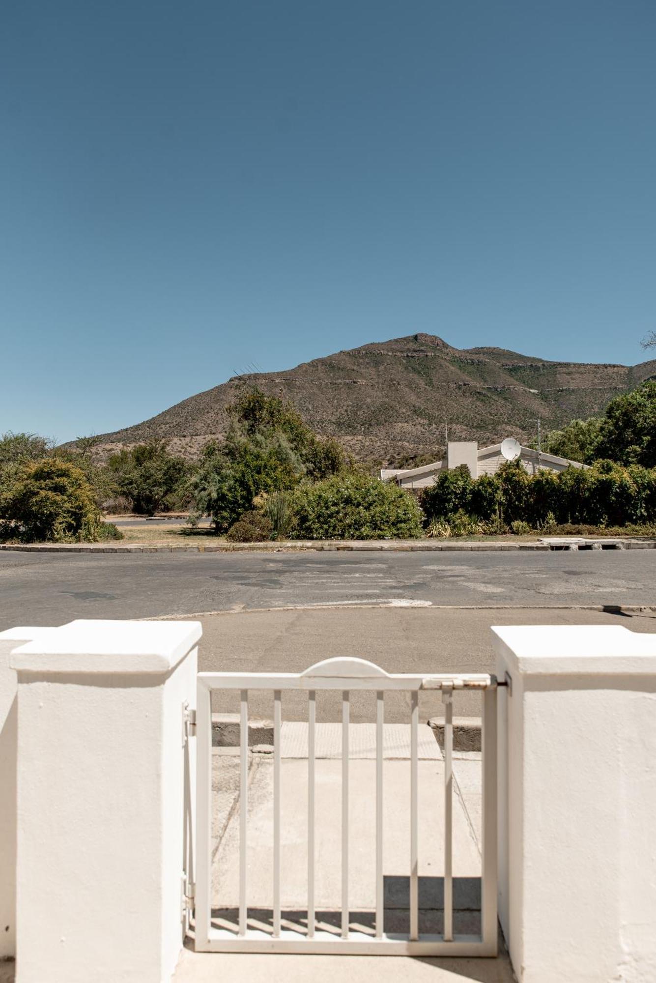 River Bend Guesthouses Graaff-Reinet Екстериор снимка